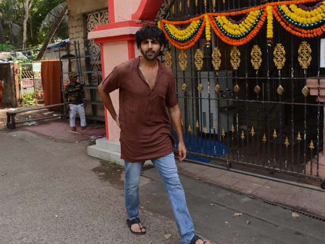 Kartik Aaryan Has Got His 'Cheesy Mood Right'; Here's How